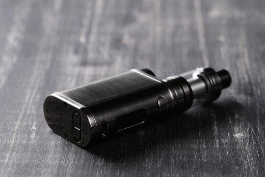 xoilacz.co fact check explains why most e cigarettes contain only water and flavoring and what vapers should know