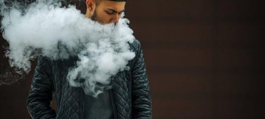 How poker online habits increase risk and why the dangers of e-cigarettes demand attention from players